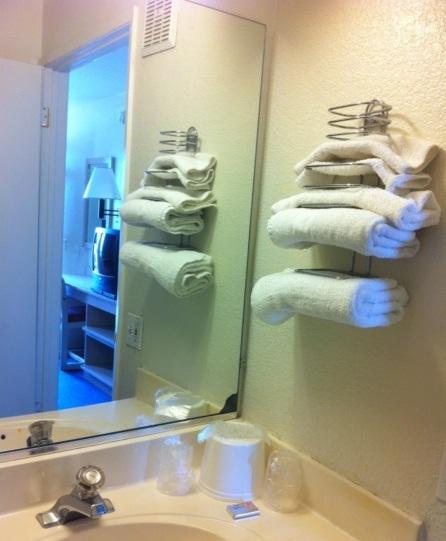 Hilltop Inn & Suites Victorville Room photo