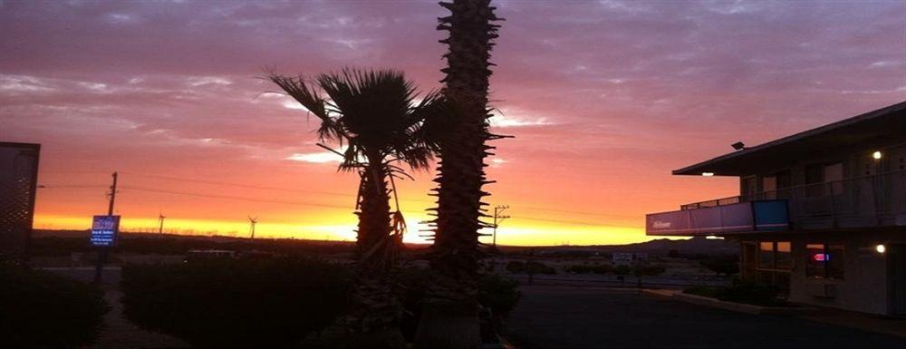 Hilltop Inn & Suites Victorville Exterior photo