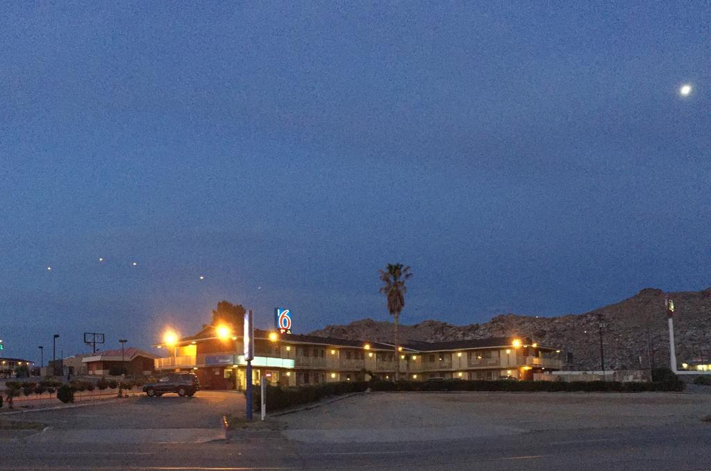 Hilltop Inn & Suites Victorville Exterior photo