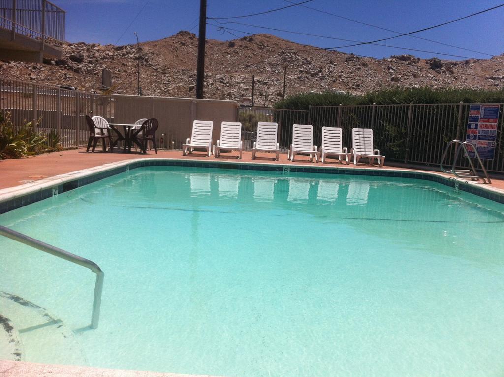 Hilltop Inn & Suites Victorville Exterior photo