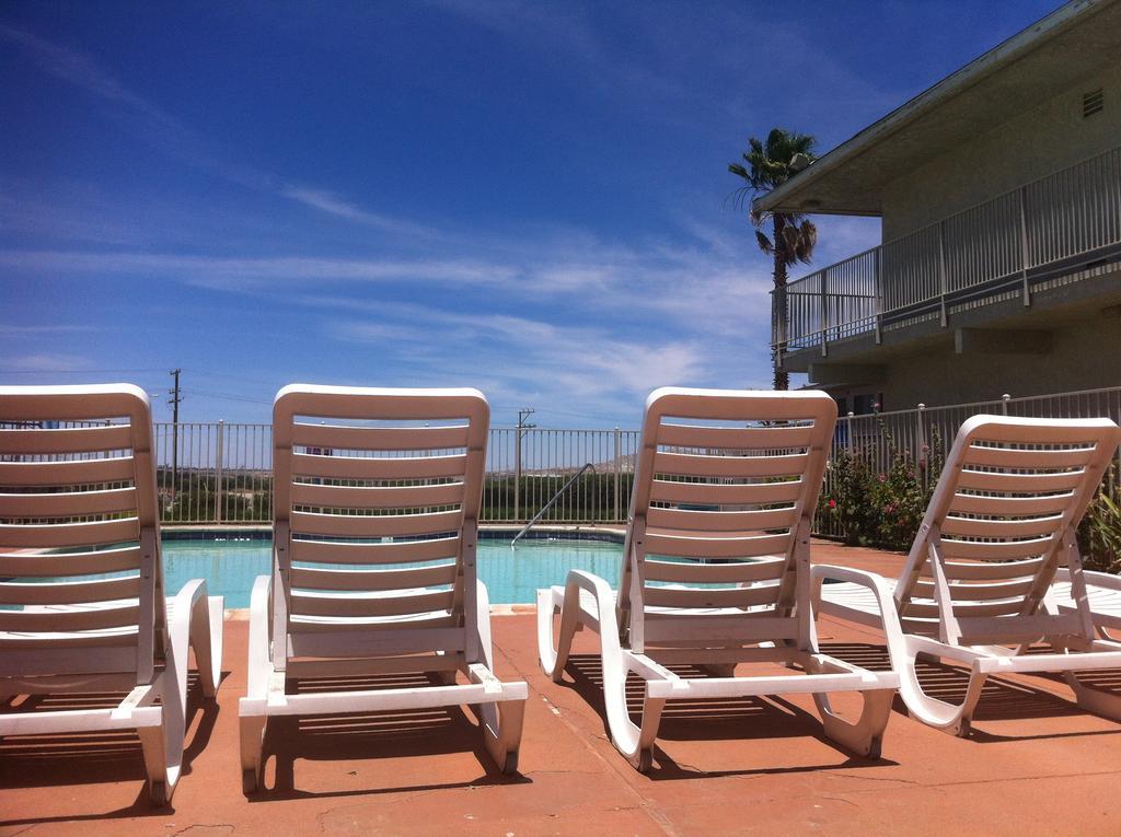Hilltop Inn & Suites Victorville Exterior photo